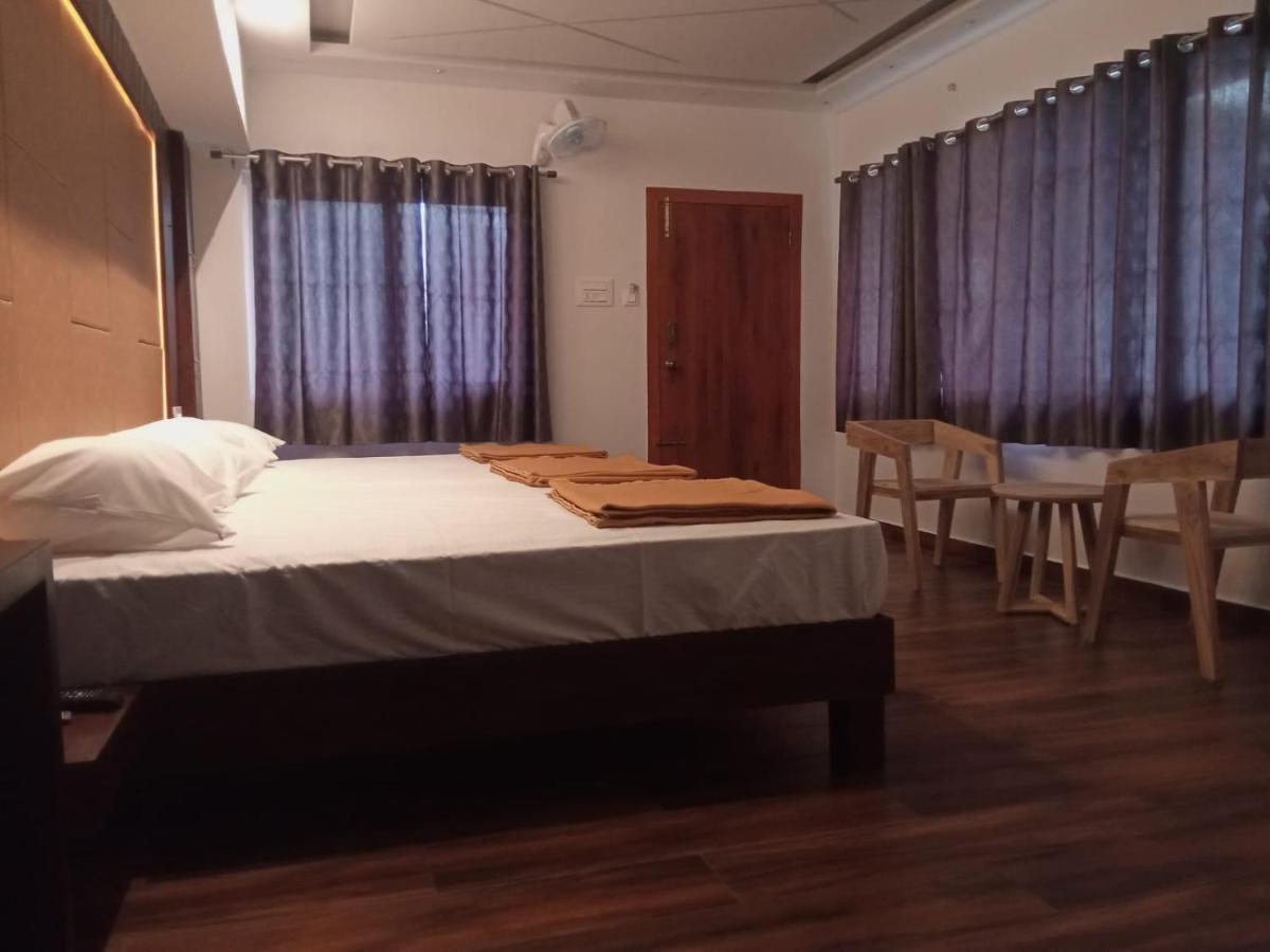 Hilltop Hotel Vālpārai Buitenkant foto