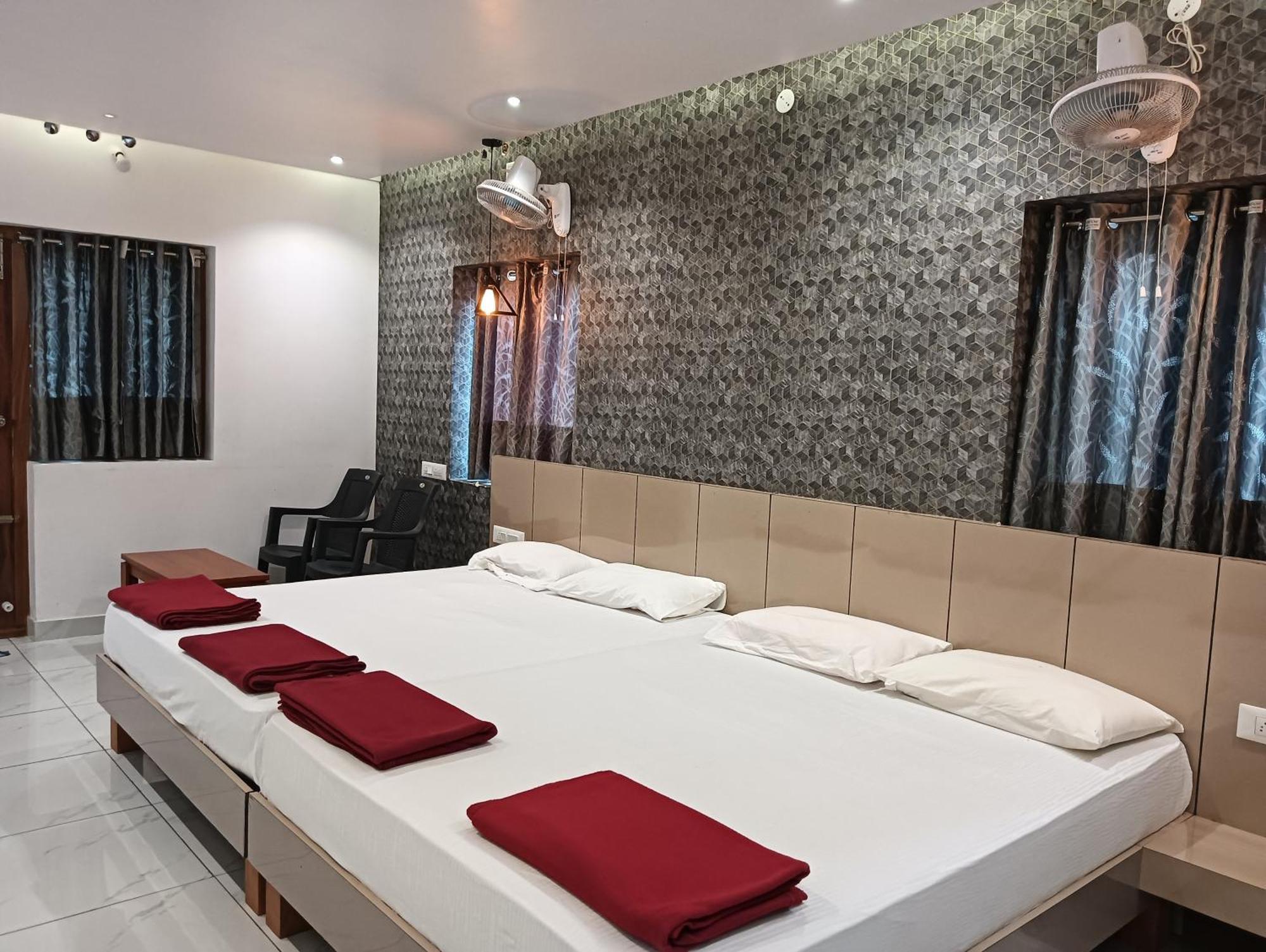 Hilltop Hotel Vālpārai Buitenkant foto